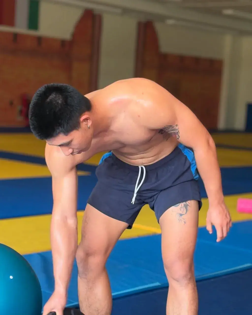 กล้ามน้อนโดนติ่งแตก