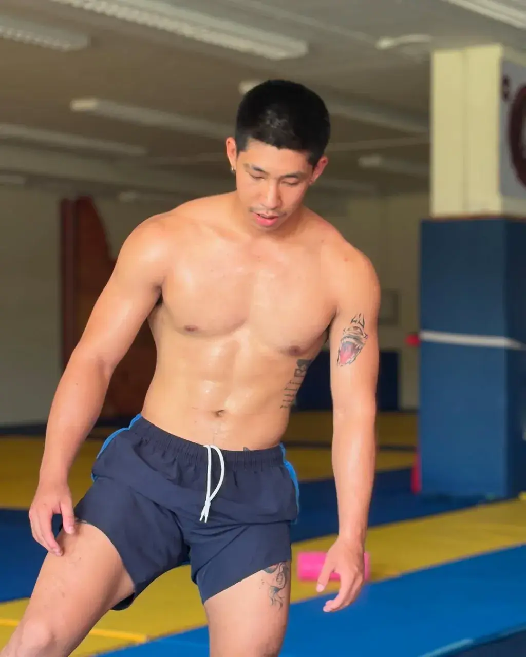 กล้ามน้อนโดนติ่งแตก