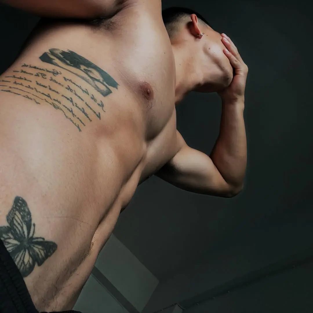 กล้ามน้อนโดนติ่งแตก