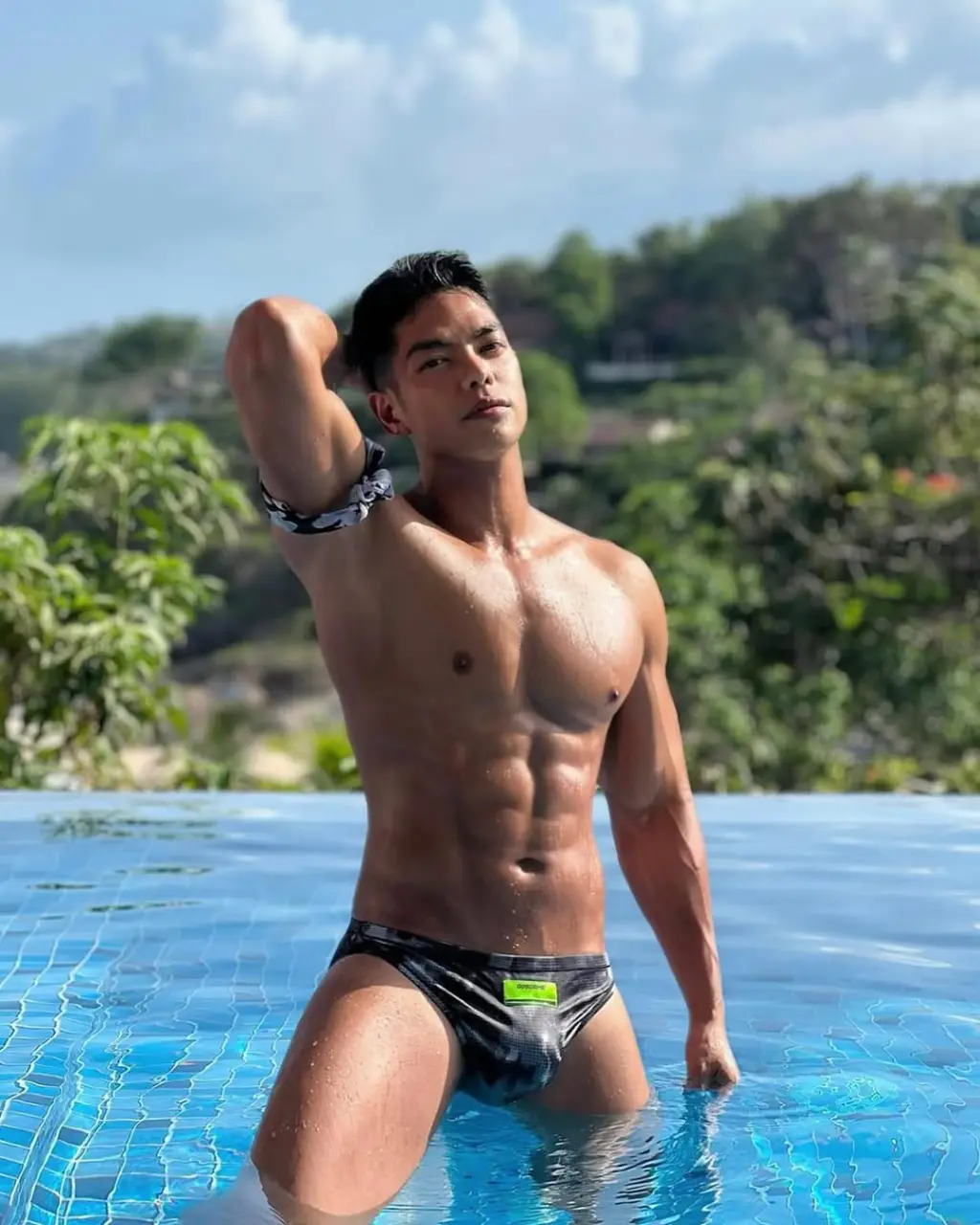 Swimsuit : Kritsadapat Sirikritsawat