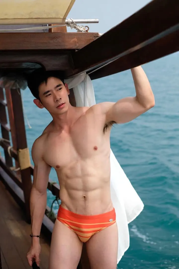 รักแร้เธอน่าซุก