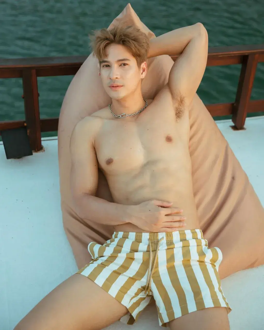 รักแร้เธอน่าซุก