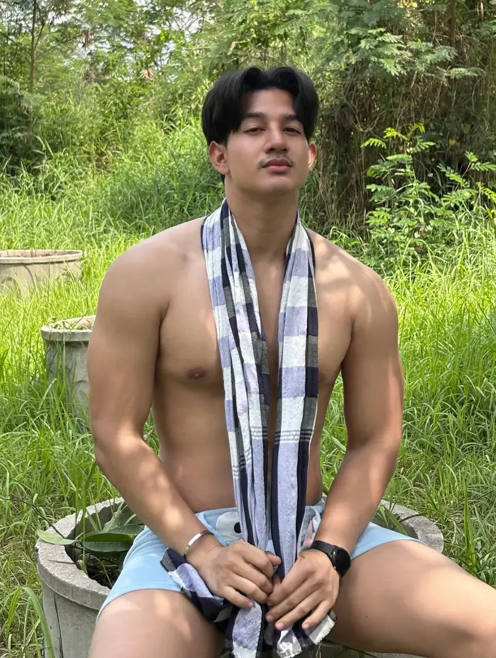 กลิ่นหนุ่มโชยมา