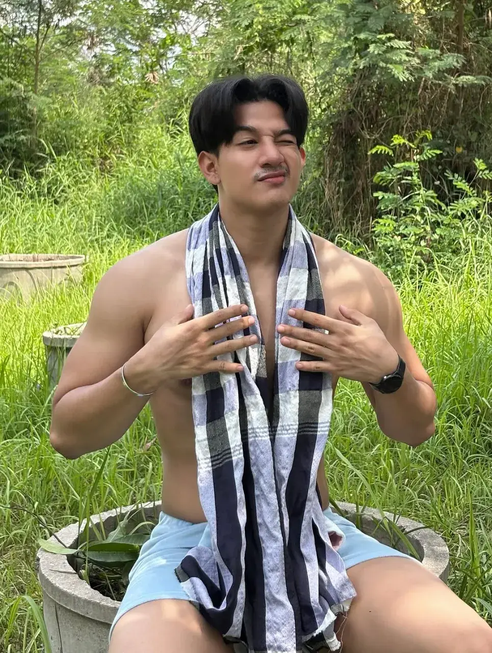 กลิ่นหนุ่มโชยมา