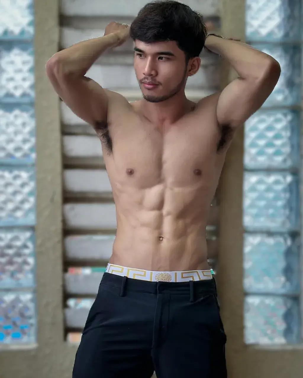 กลิ่นหนุ่มโชยมา