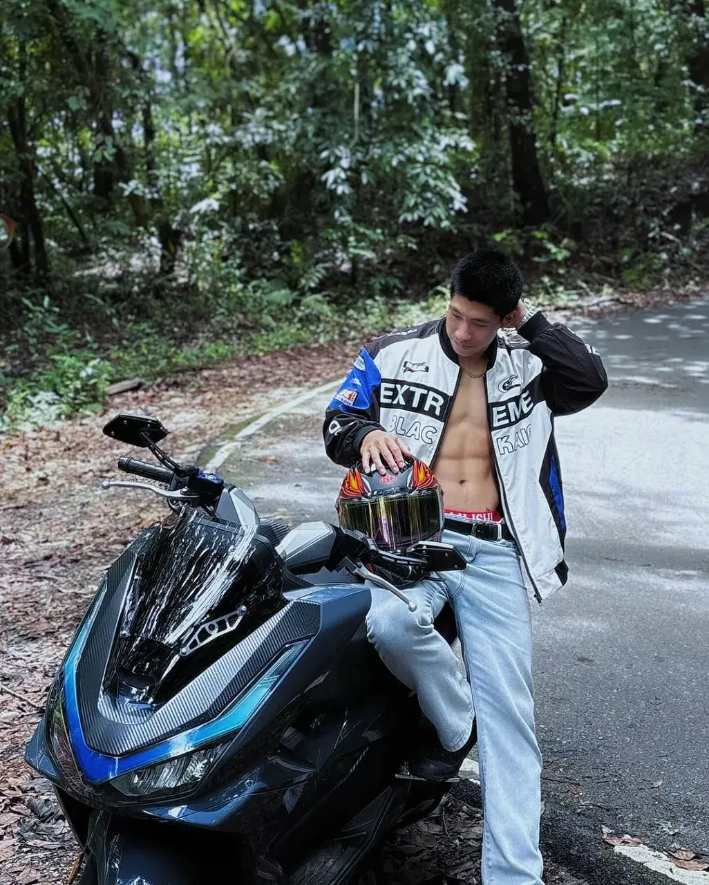 กลิ่นหนุ่มโชยมา