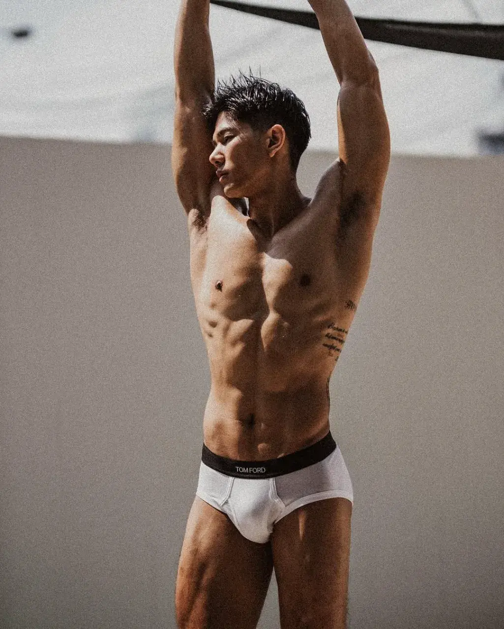 กลิ่นหนุ่มโชยมา