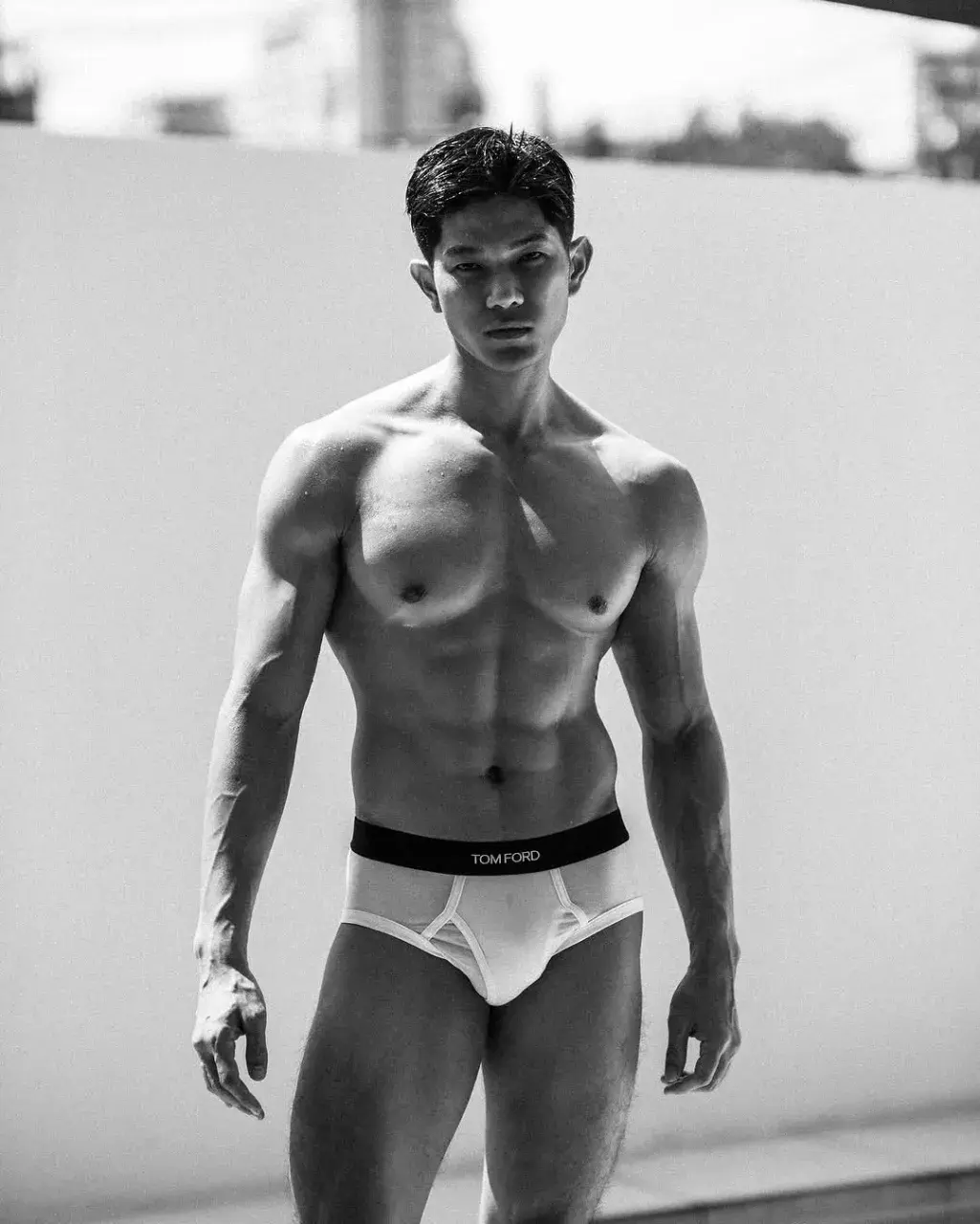 กลิ่นหนุ่มโชยมา