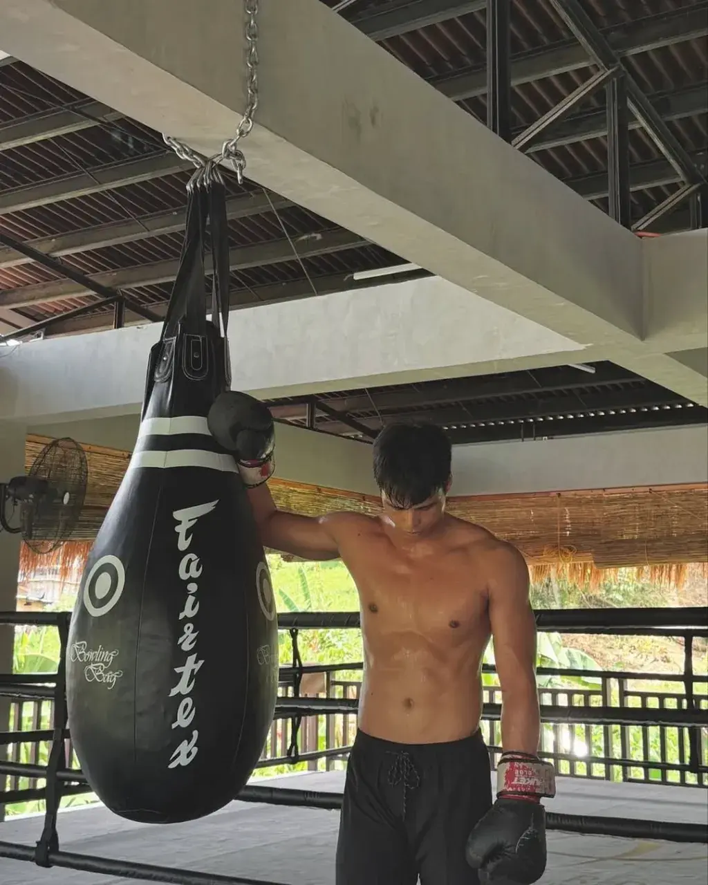 อวยคม มวยโค้ก