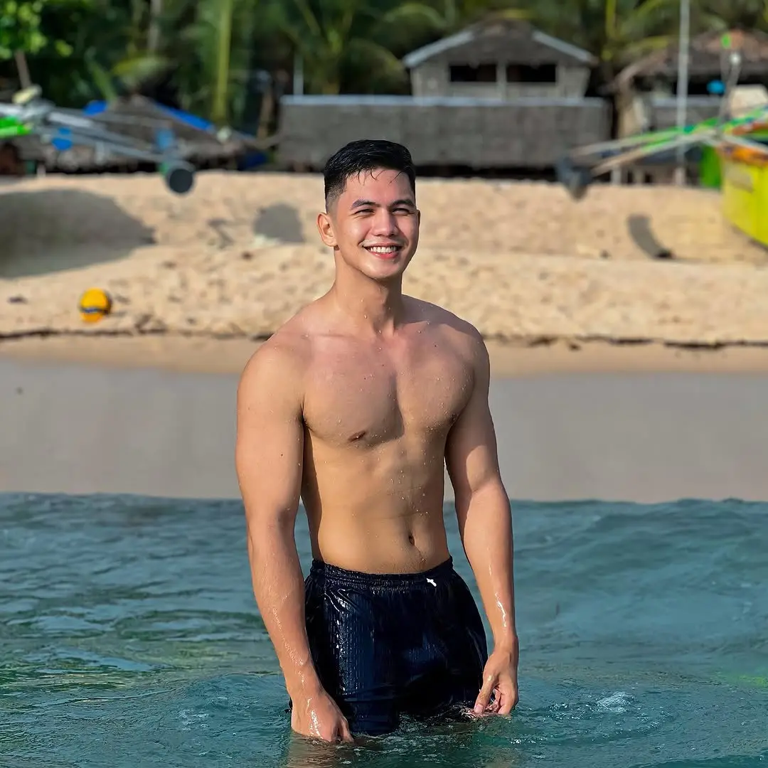 โชยมาเลยกลิ่นหนุ่ม