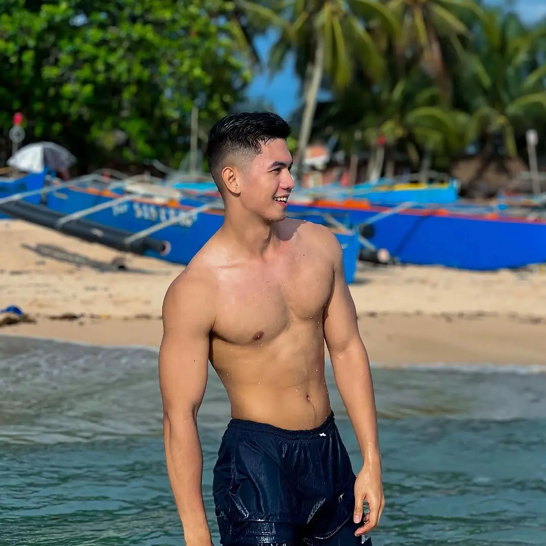 โชยมาเลยกลิ่นหนุ่ม