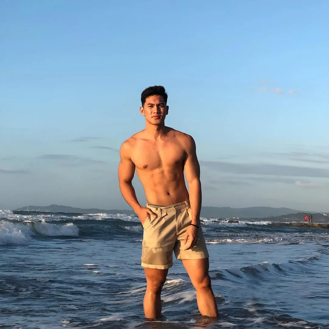 โชยมาเลยกลิ่นหนุ่ม