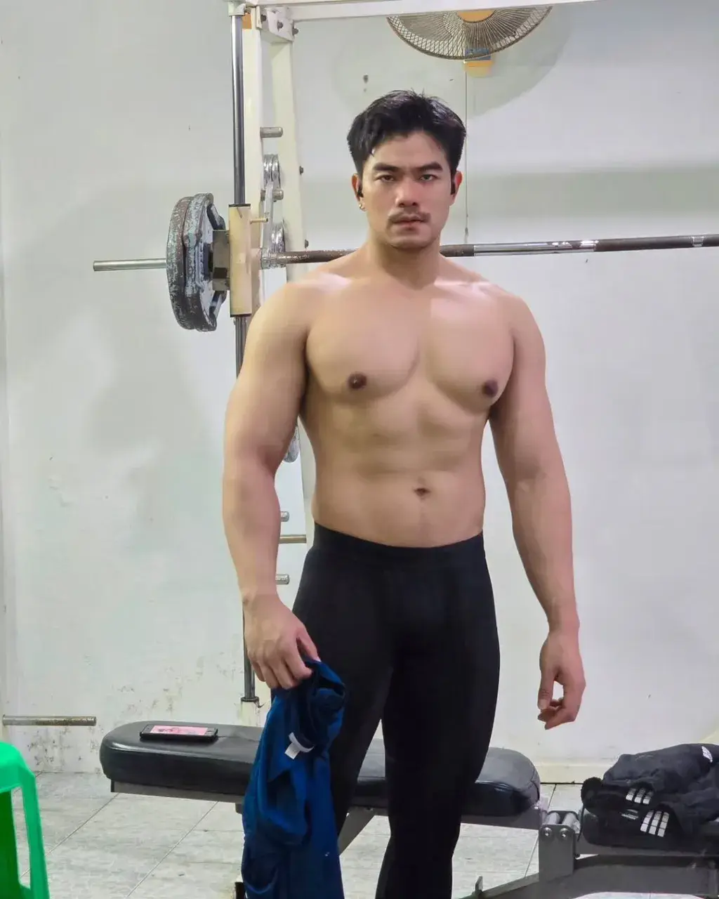 โชยมาเลยกลิ่นหนุ่ม