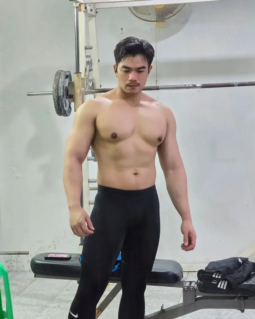 โชยมาเลยกลิ่นหนุ่ม