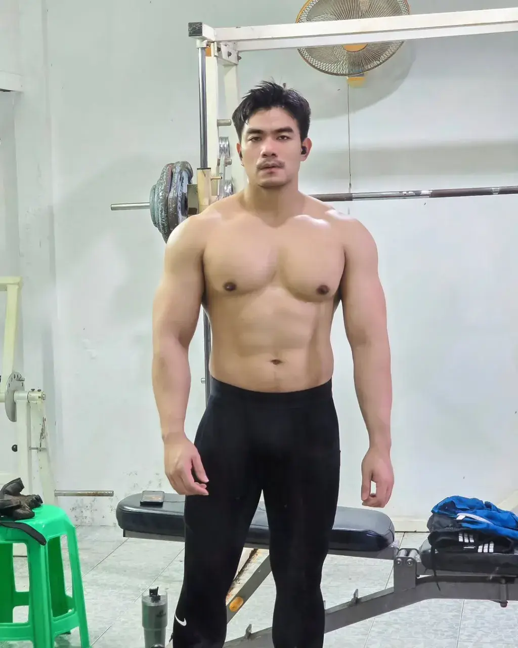 โชยมาเลยกลิ่นหนุ่ม