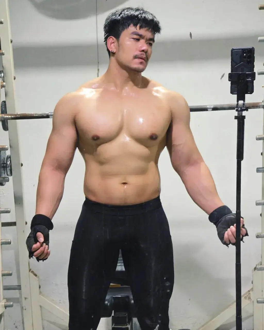 โชยมาเลยกลิ่นหนุ่ม