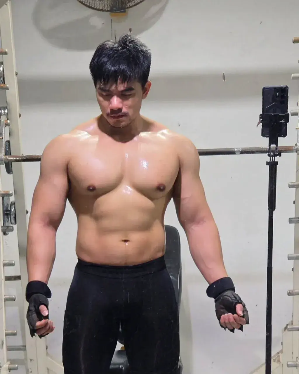 โชยมาเลยกลิ่นหนุ่ม