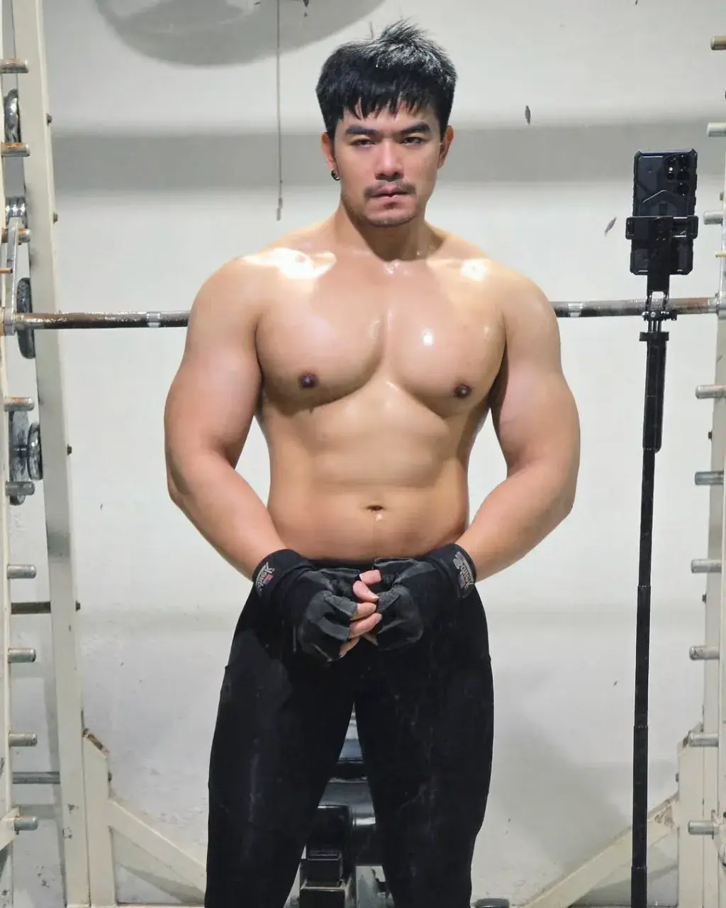 โชยมาเลยกลิ่นหนุ่ม