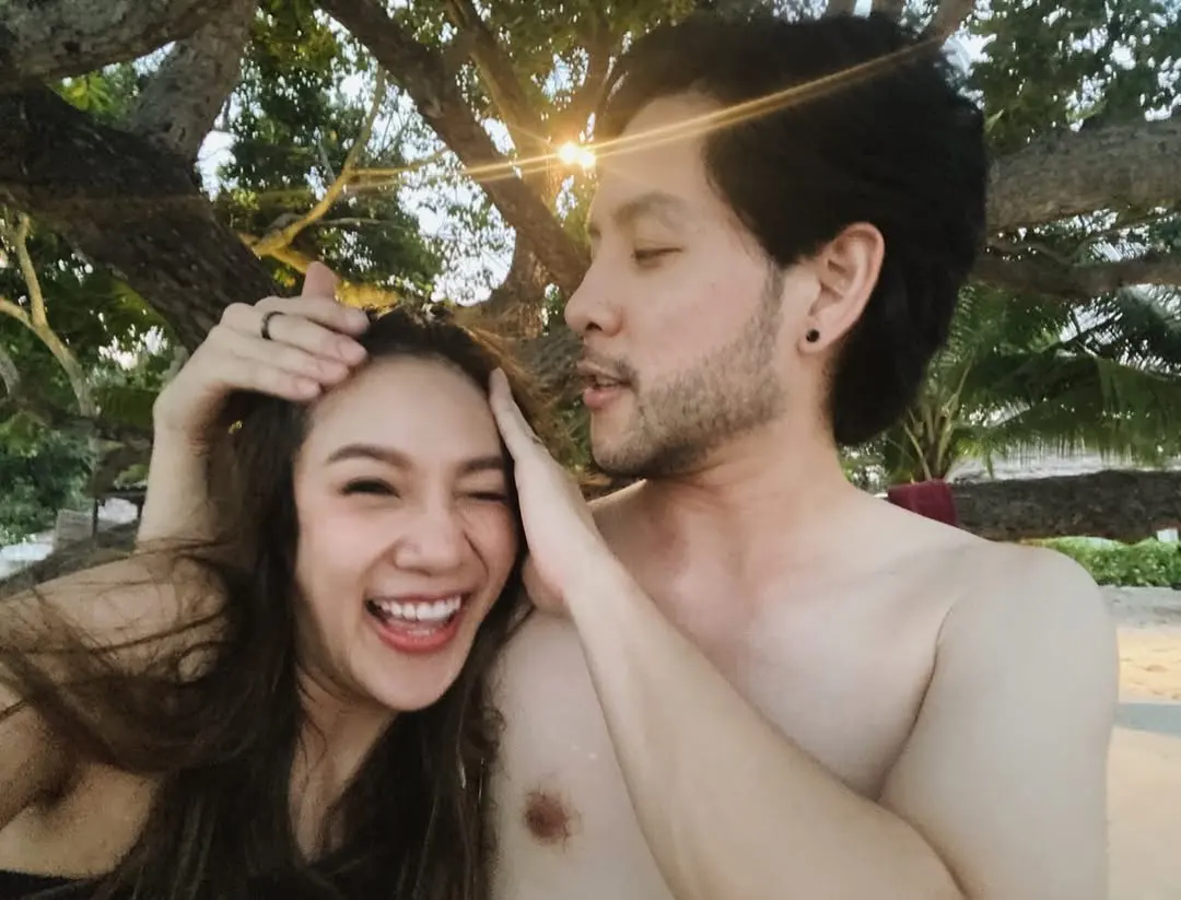 ทอม อิศรา กิจนิตย์ชีว์