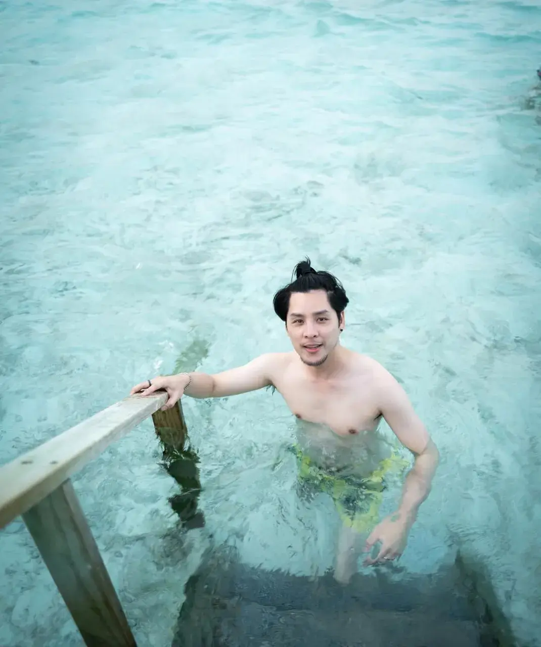 ทอม อิศรา กิจนิตย์ชีว์