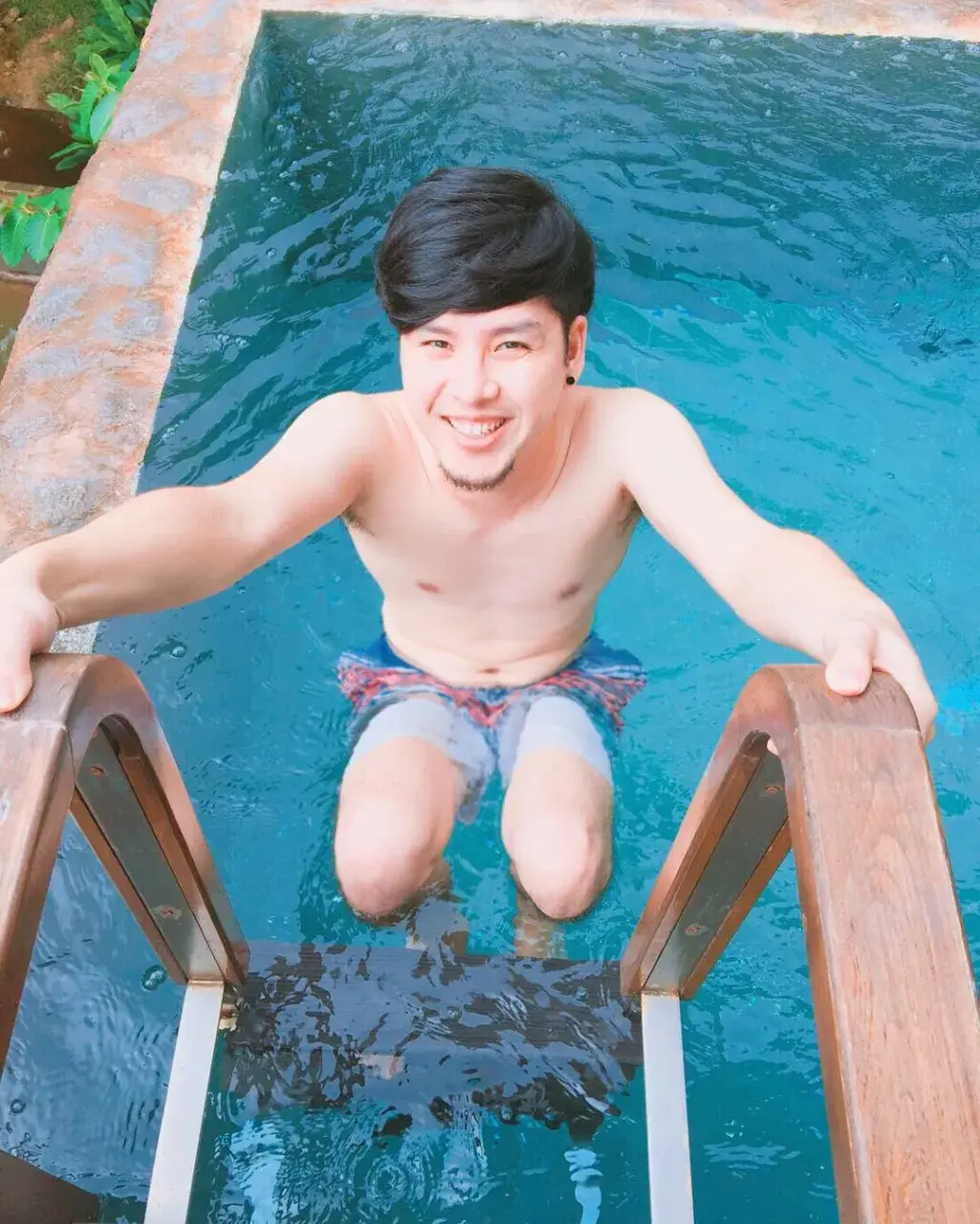ทอม อิศรา กิจนิตย์ชีว์