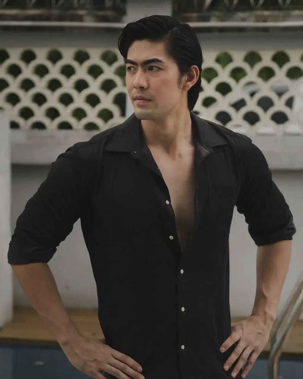 สูงยาวขาวล่ำ