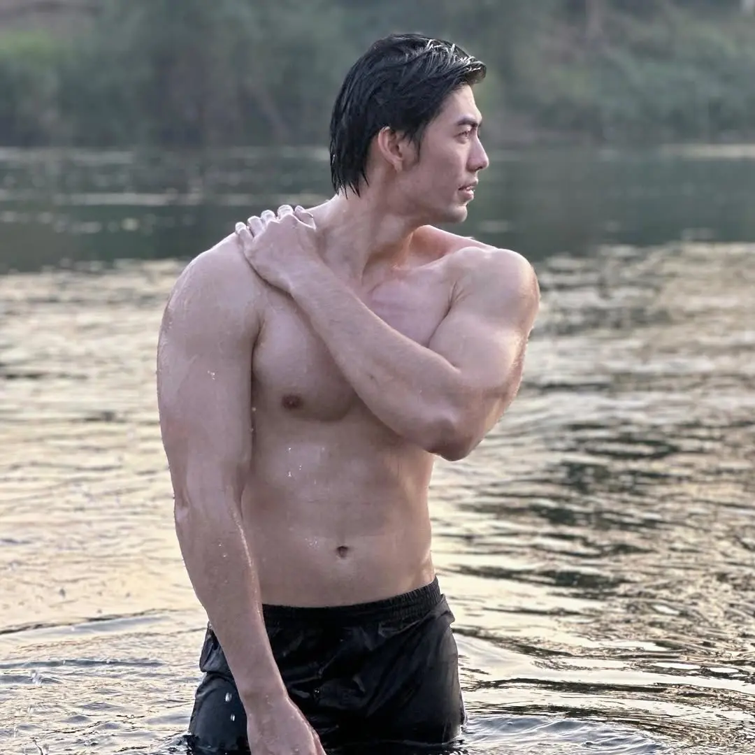 สูงยาวขาวล่ำ