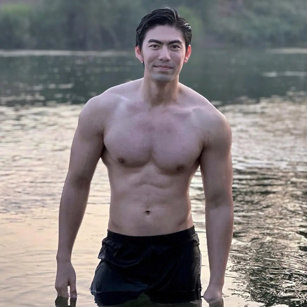 สูงยาวขาวล่ำ