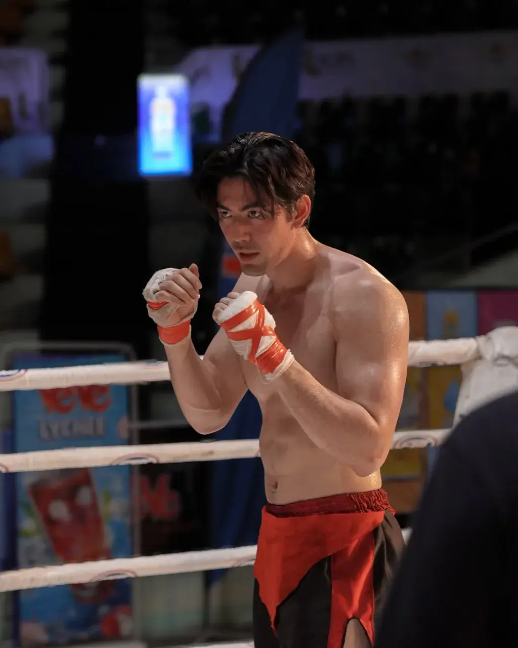 สูงยาวขาวล่ำ