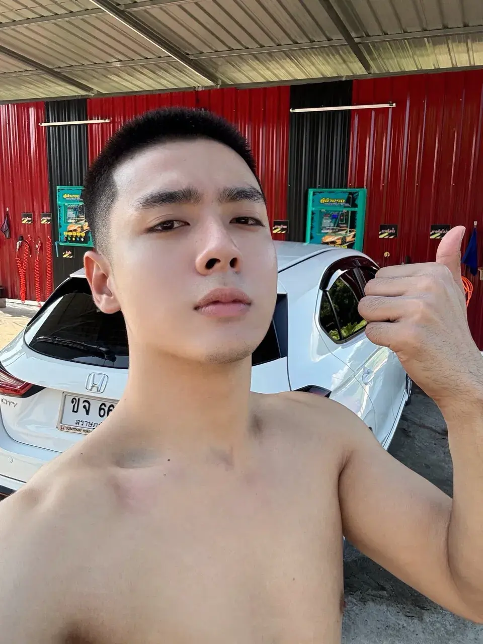 แซ่บยันปลายลิ้น