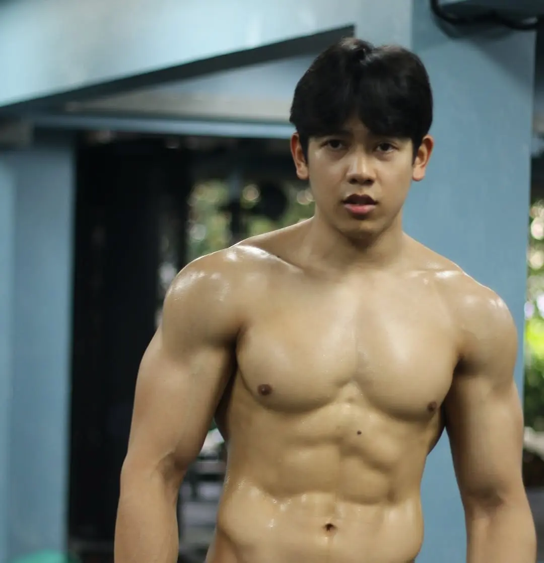 แซ่บยันปลายลิ้น