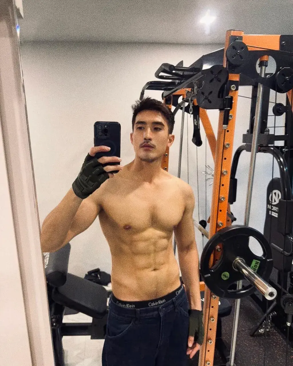 แซ่บยันปลายลิ้น