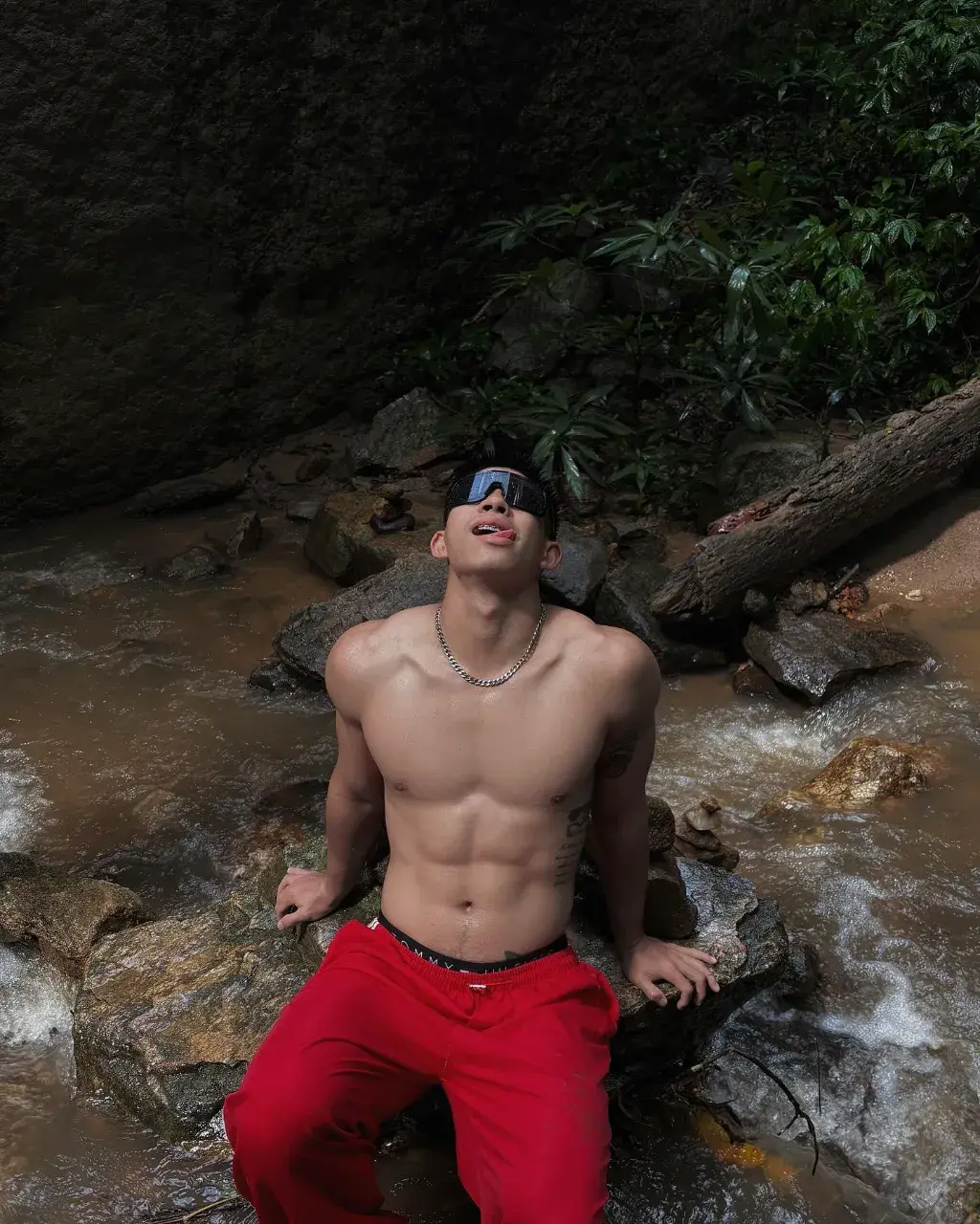 แซ่บยันปลายลิ้น