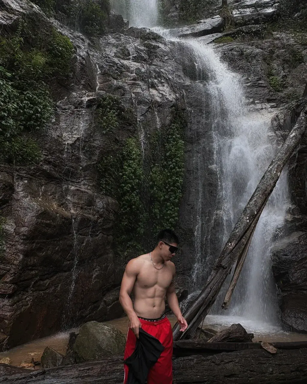 แซ่บยันปลายลิ้น