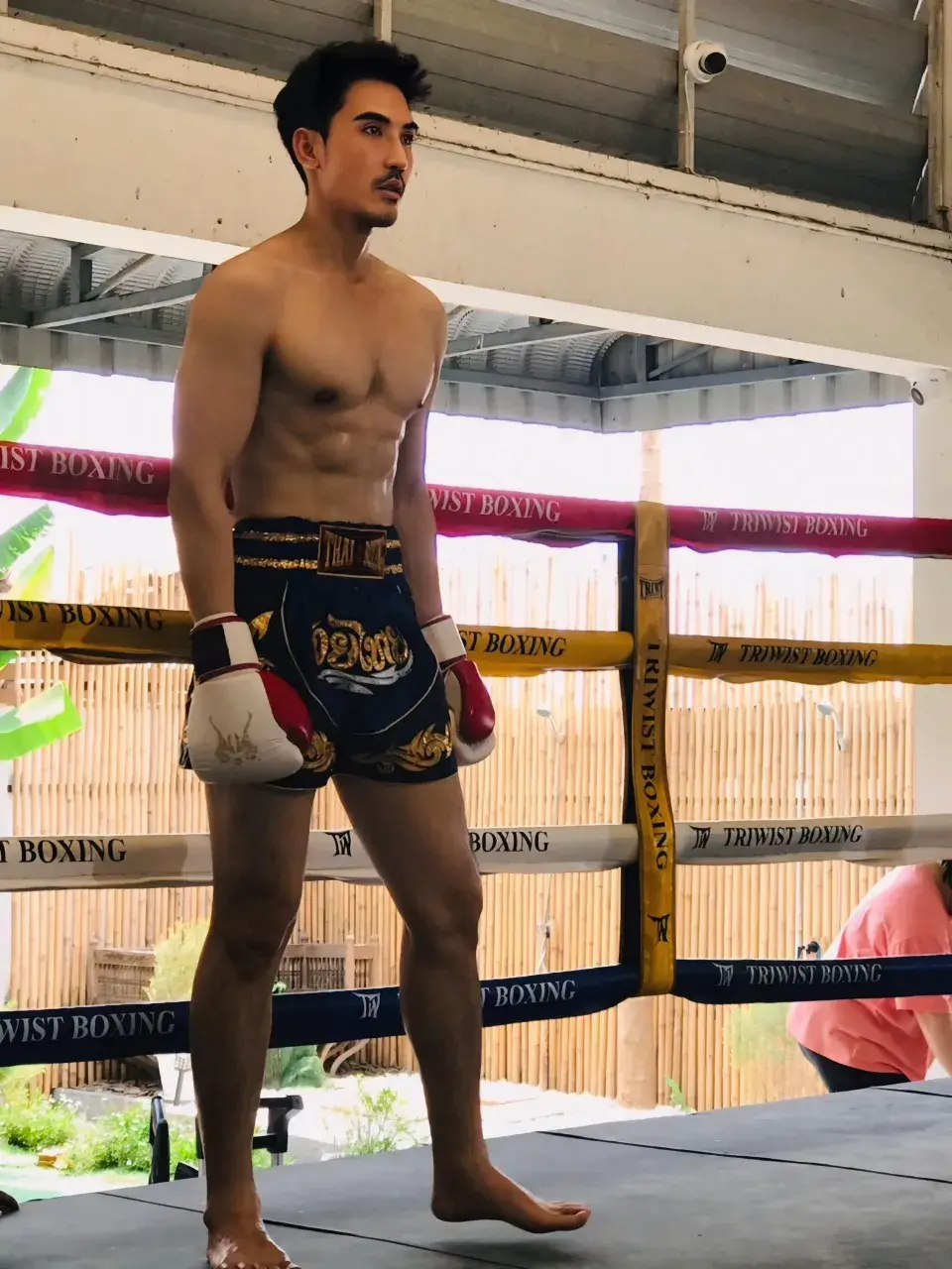 แซ่บยันปลายลิ้น