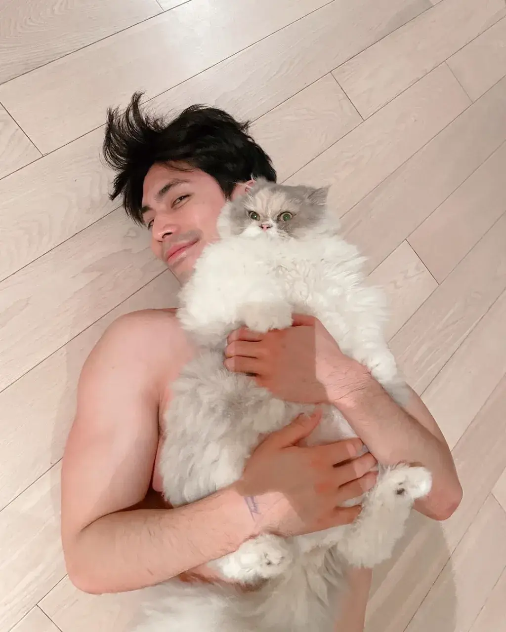 สน ยุกต์ ส่งไพศาลพระเอกขาวล่ำกำลังดี