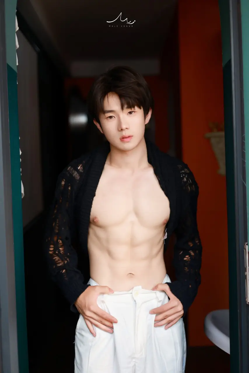 Picked up from malevogue