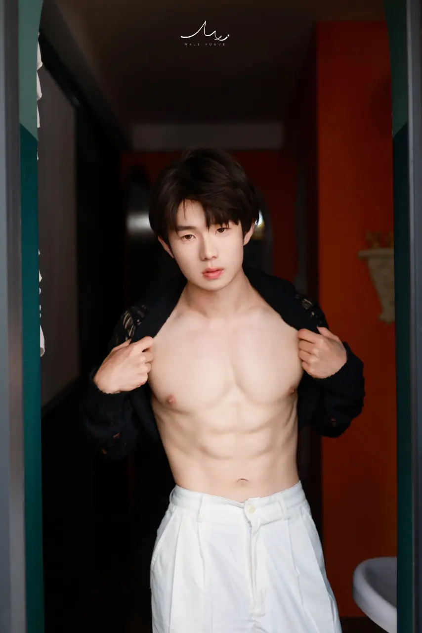 Picked up from malevogue