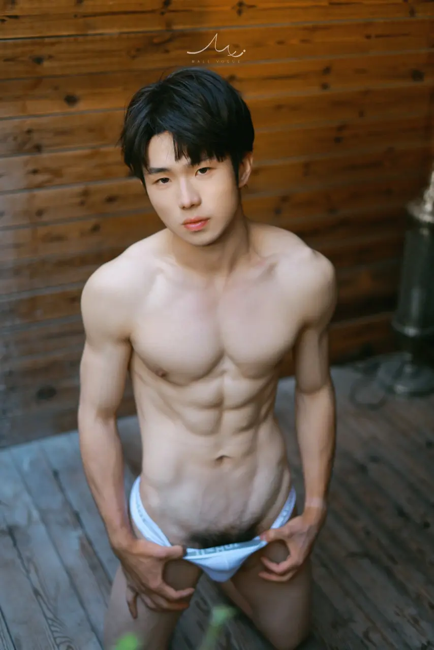 Picked up from malevogue