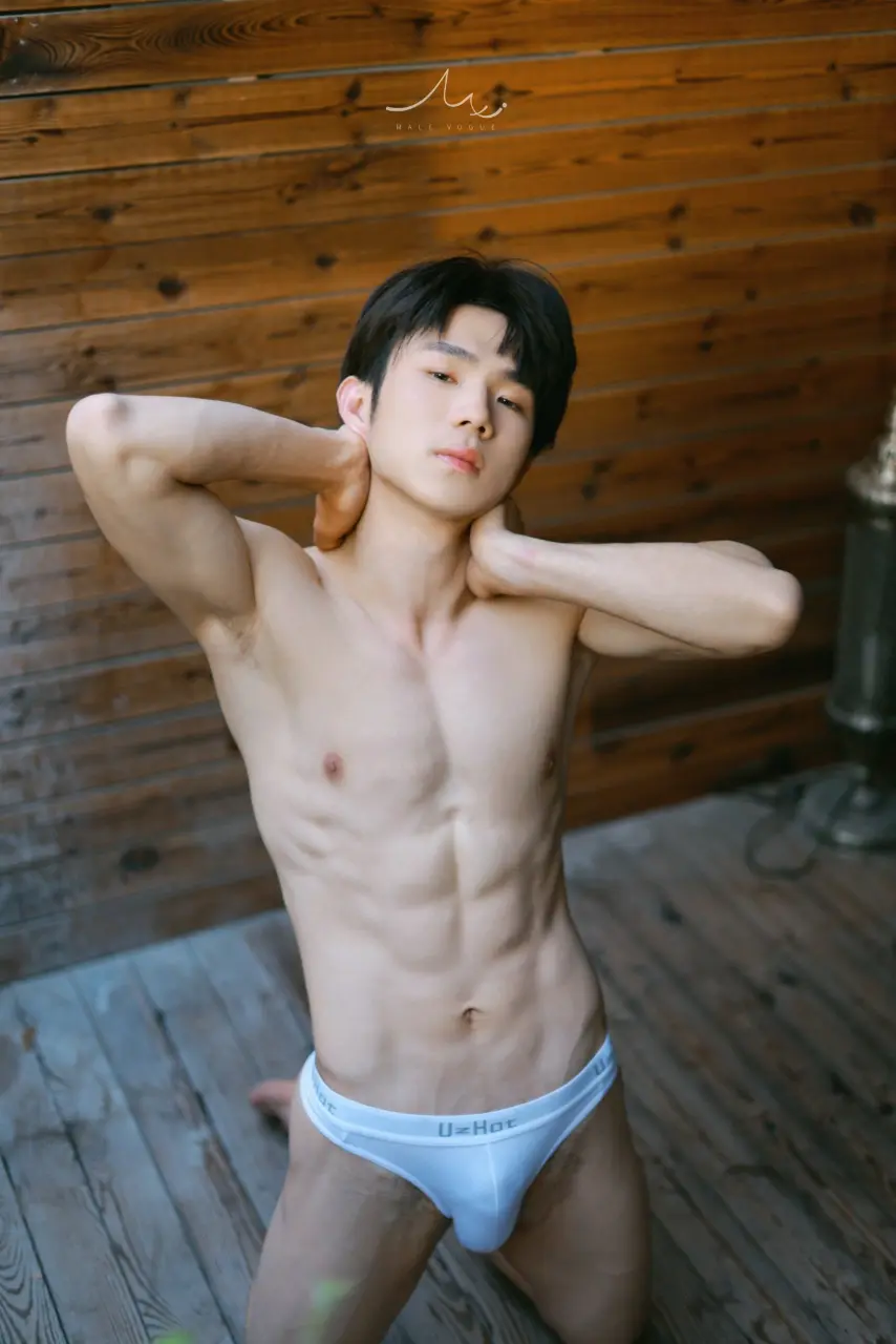 Picked up from malevogue