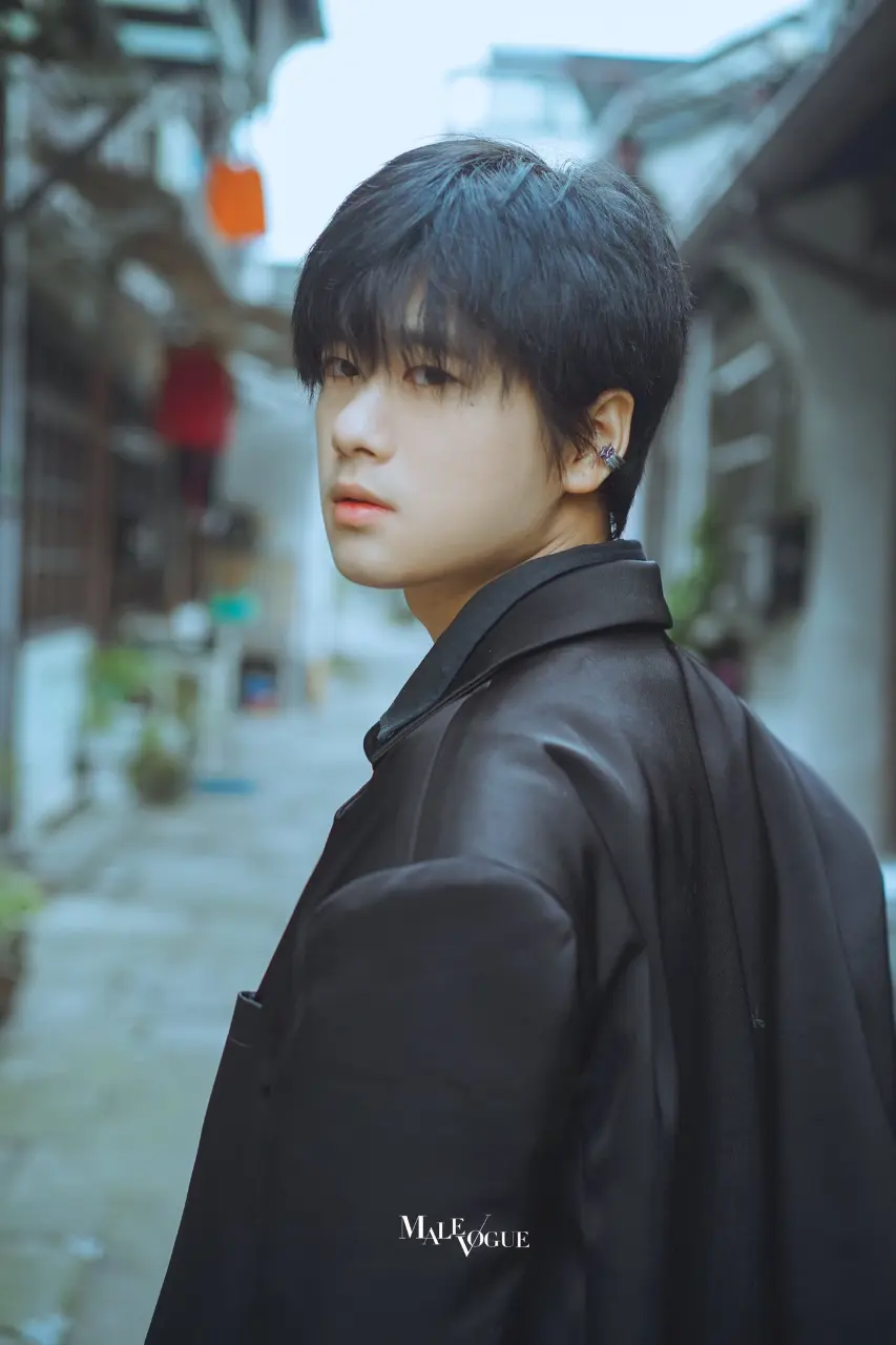 Picked up from malevogue