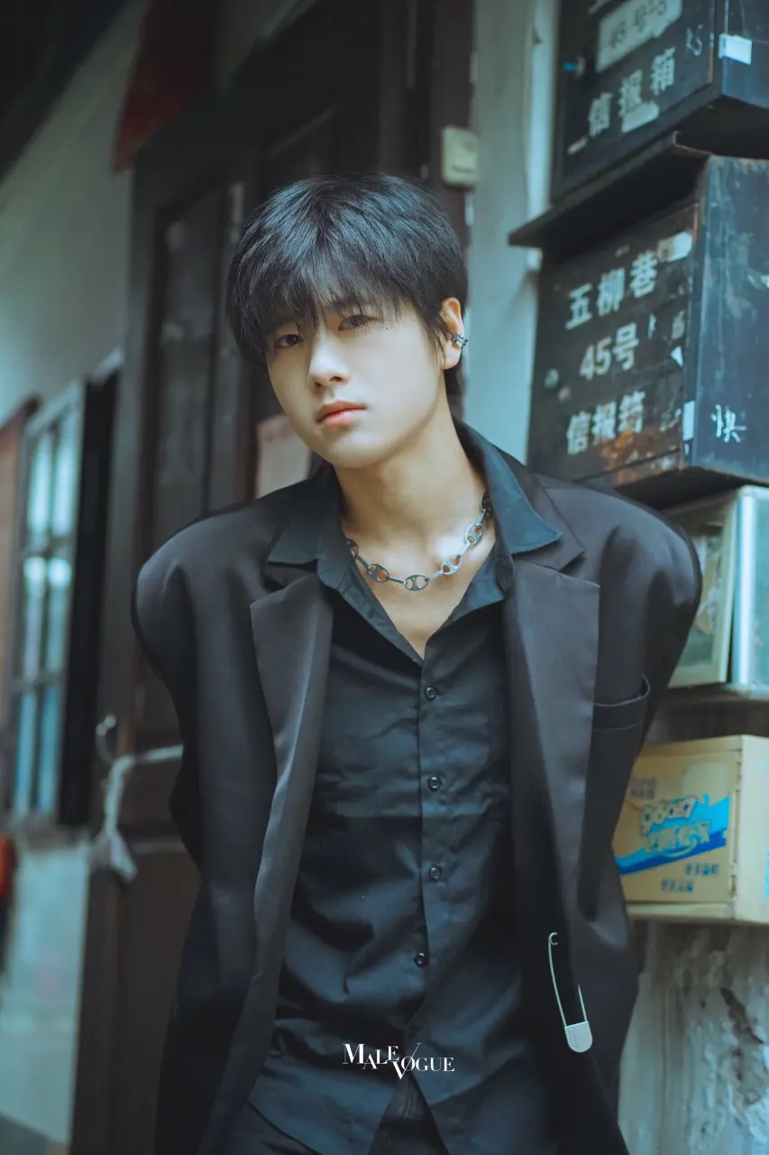 Picked up from malevogue