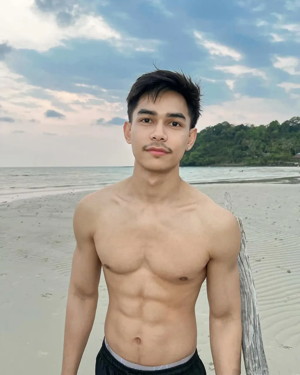 Cool and cute guy : R A C H A N O N