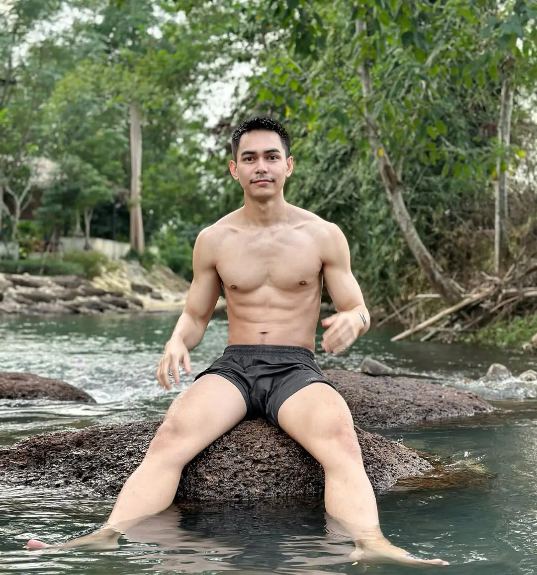 Cool and cute guy : R A C H A N O N