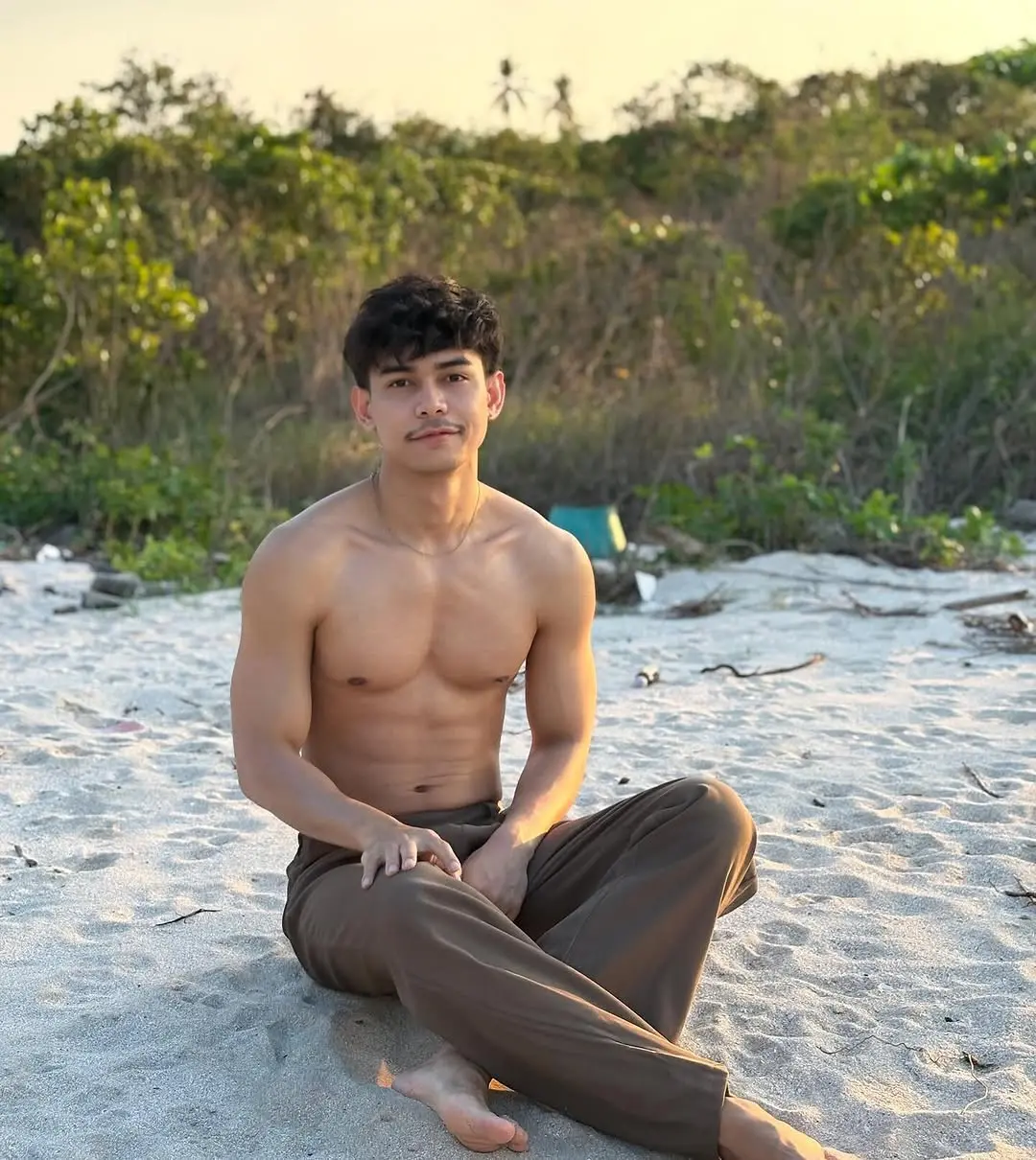 Cool and cute guy : R A C H A N O N