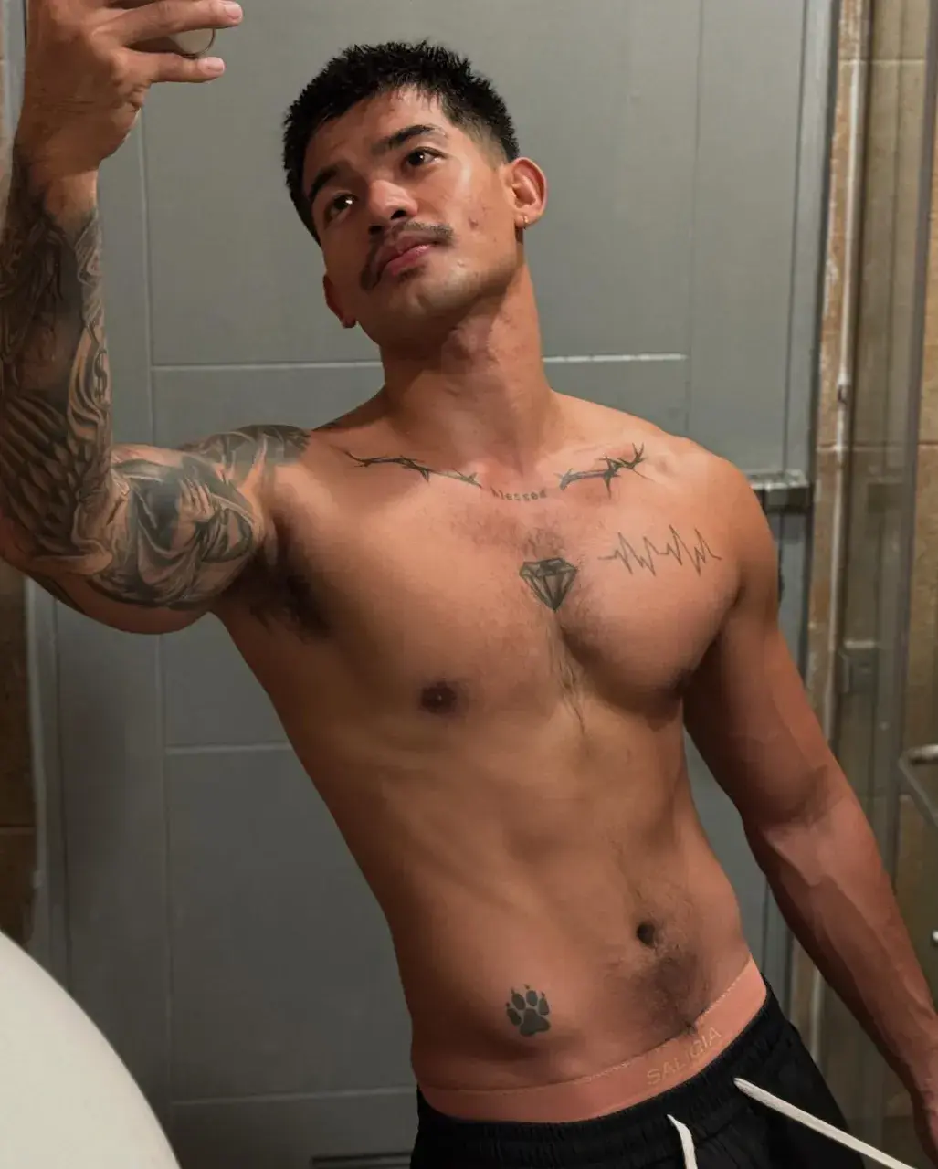 หนวด กับ นม