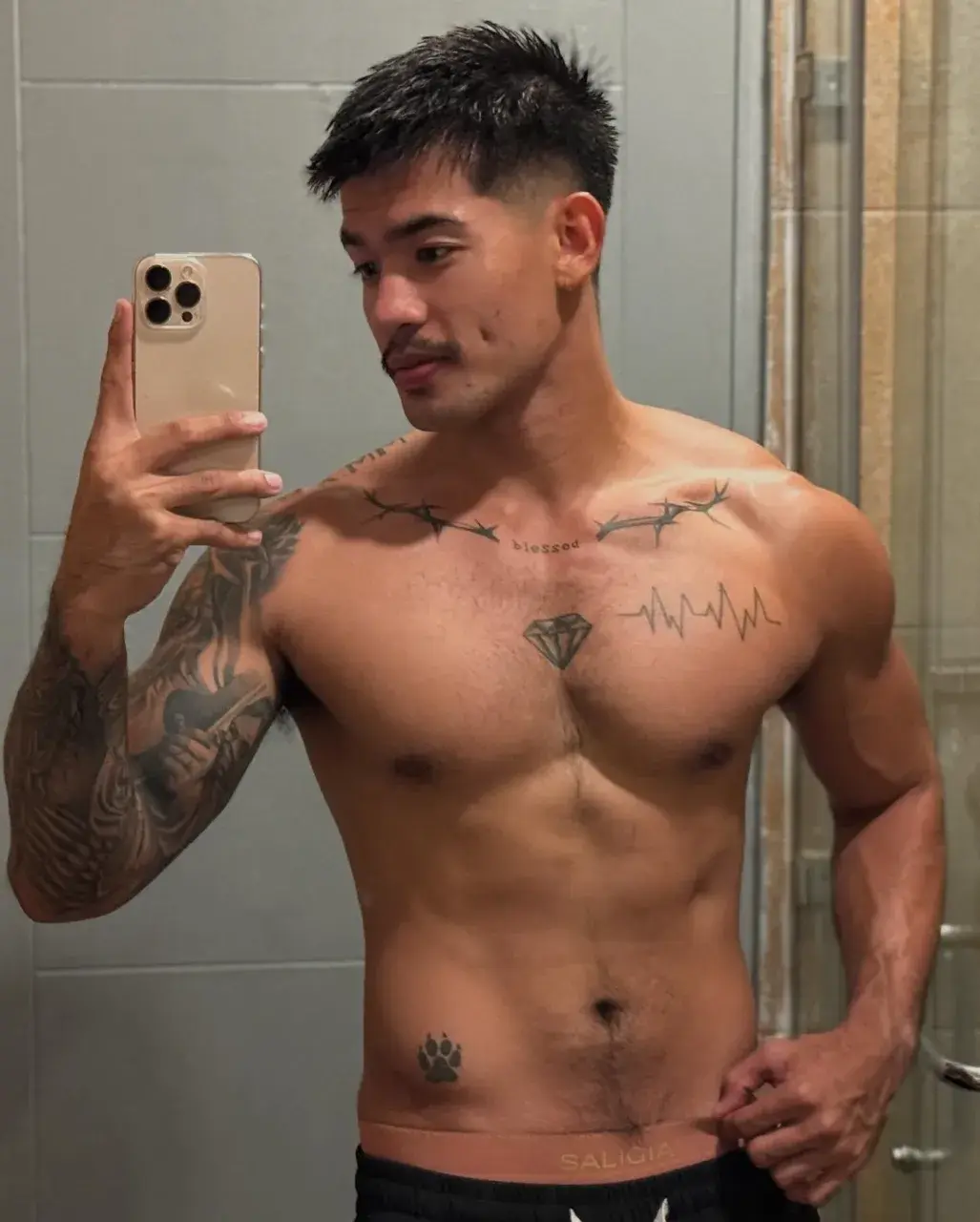 หนวด กับ นม