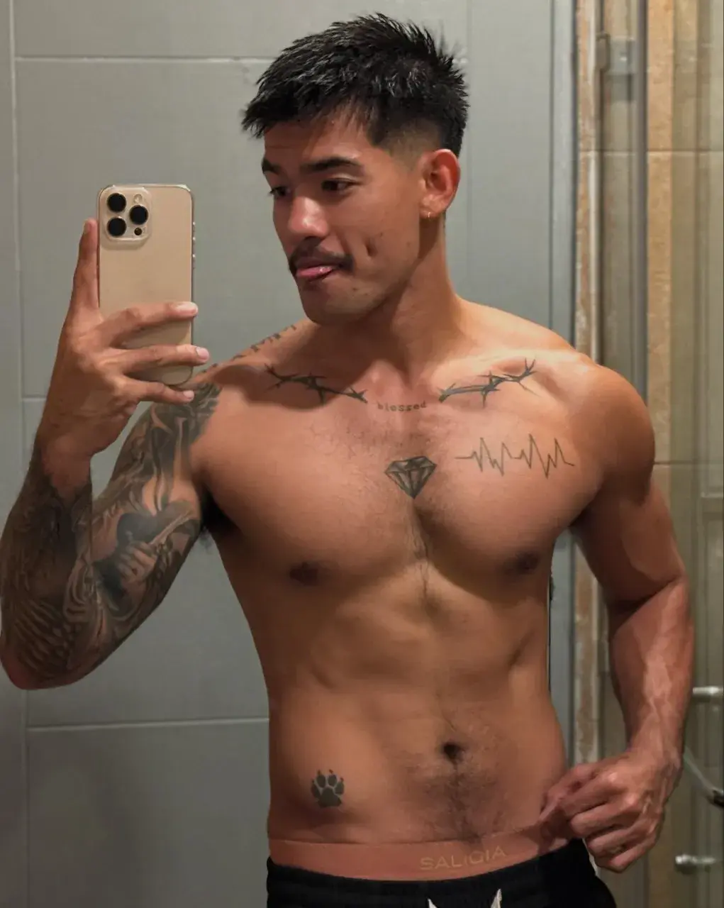 หนวด กับ นม