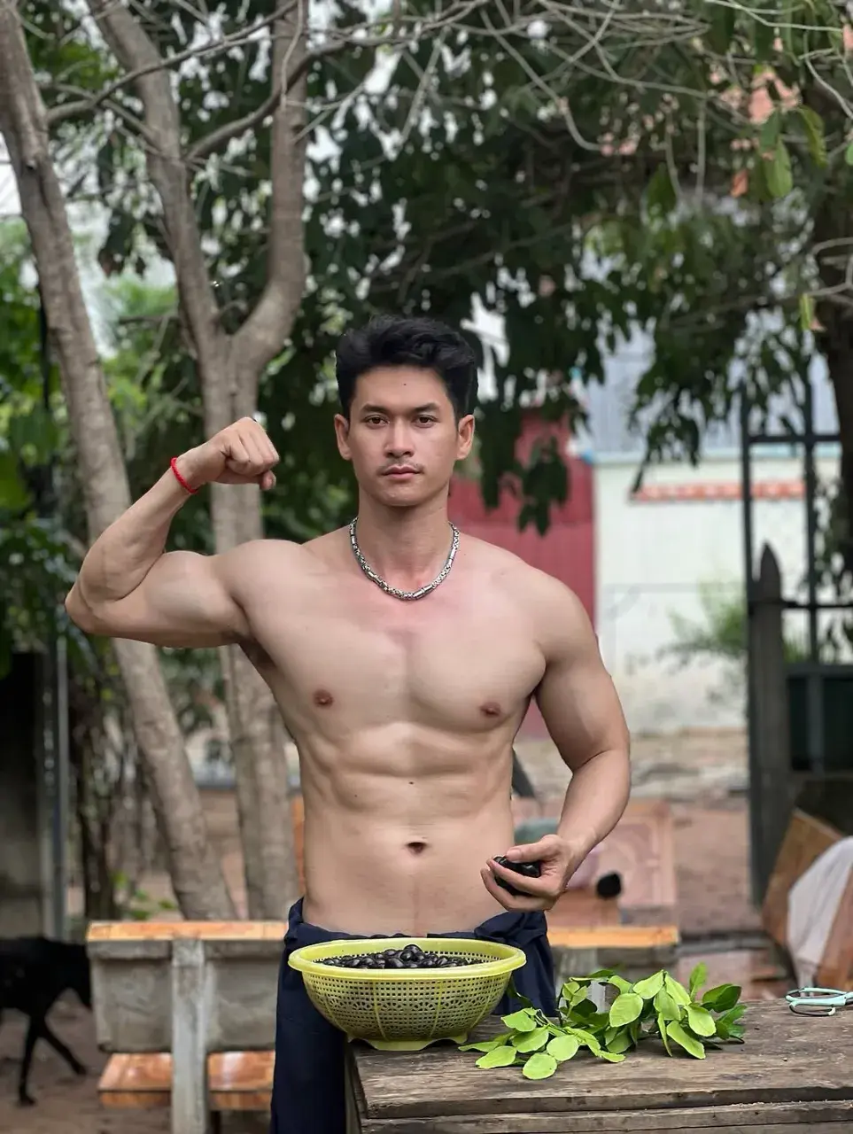 หนวด กับ นม