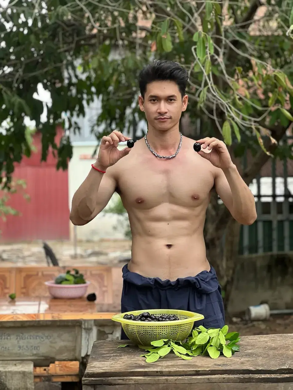 หนวด กับ นม